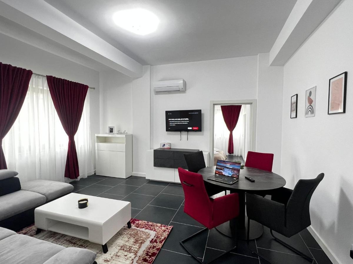 Luxury Cozy Apartments - City Center Suceava Buitenkant foto