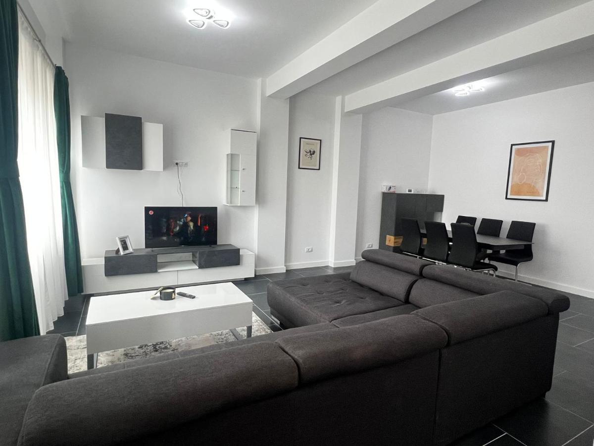 Luxury Cozy Apartments - City Center Suceava Buitenkant foto