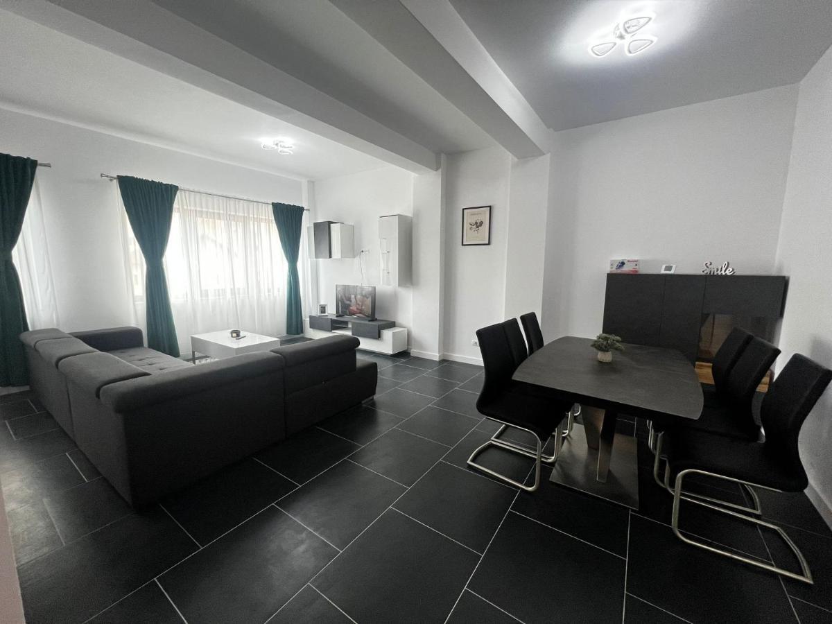 Luxury Cozy Apartments - City Center Suceava Buitenkant foto