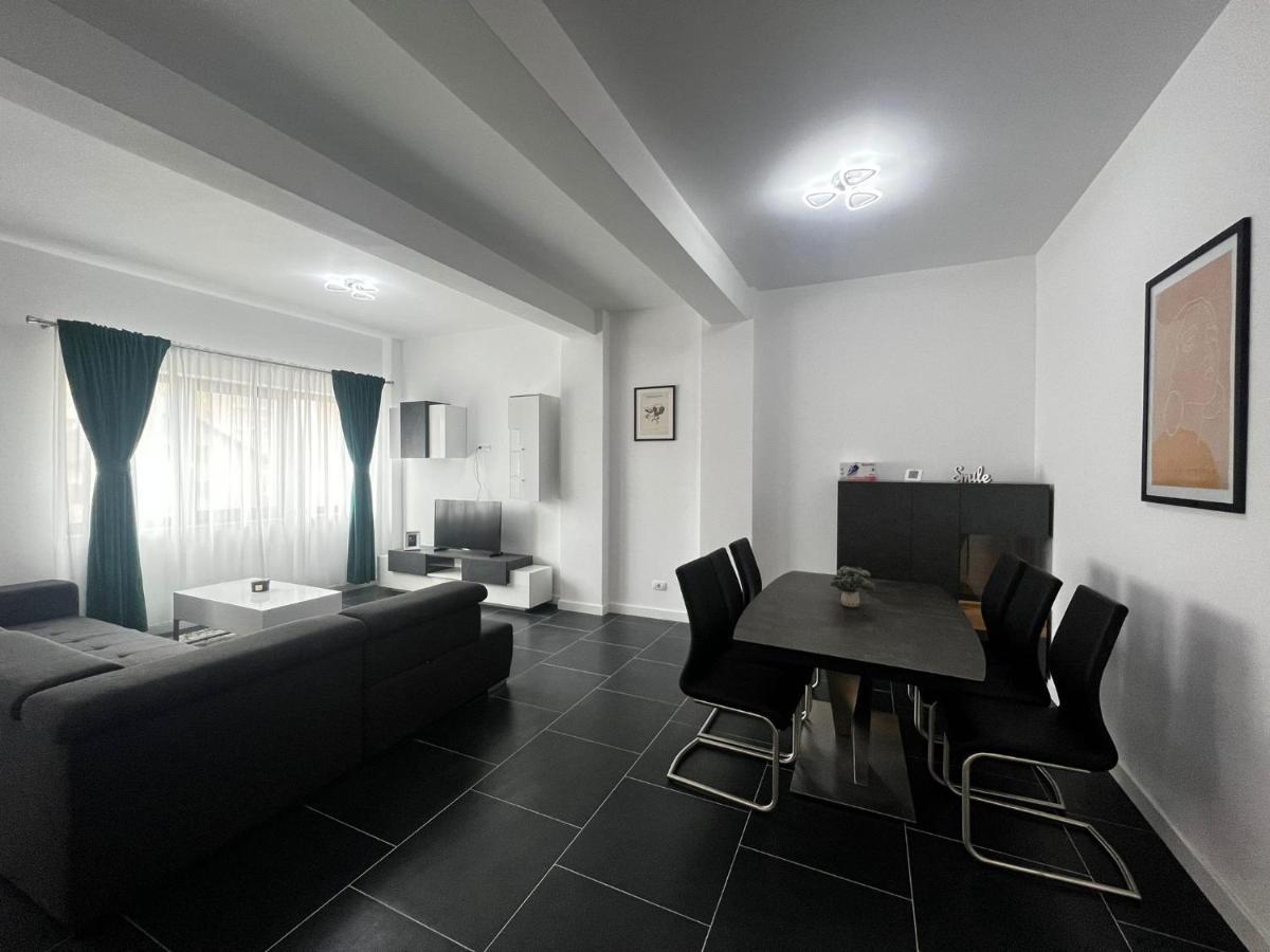 Luxury Cozy Apartments - City Center Suceava Buitenkant foto