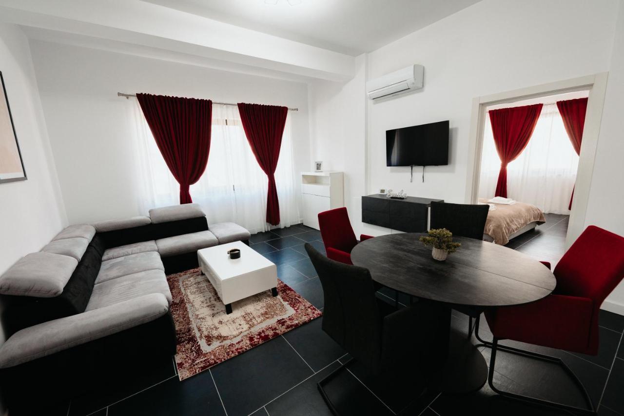 Luxury Cozy Apartments - City Center Suceava Buitenkant foto