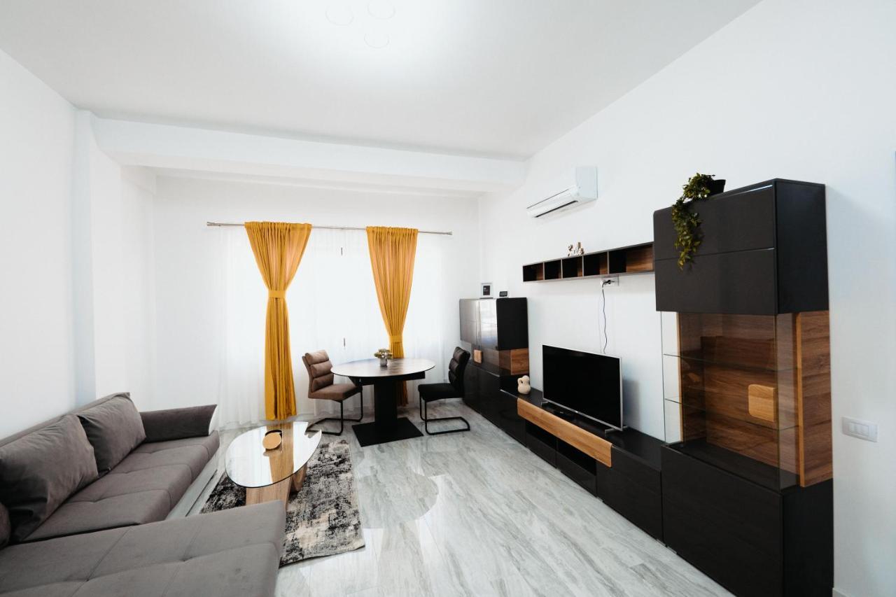 Luxury Cozy Apartments - City Center Suceava Buitenkant foto