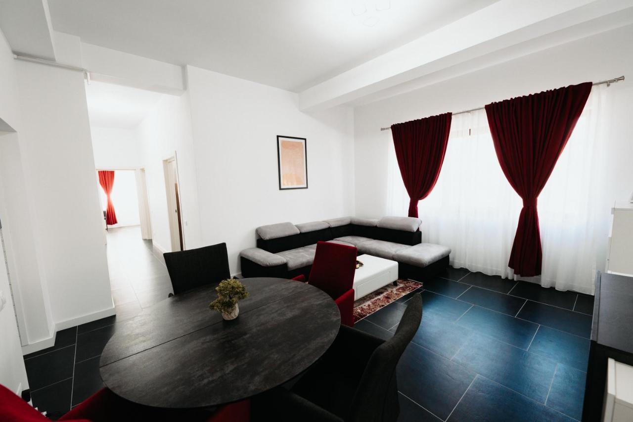 Luxury Cozy Apartments - City Center Suceava Buitenkant foto