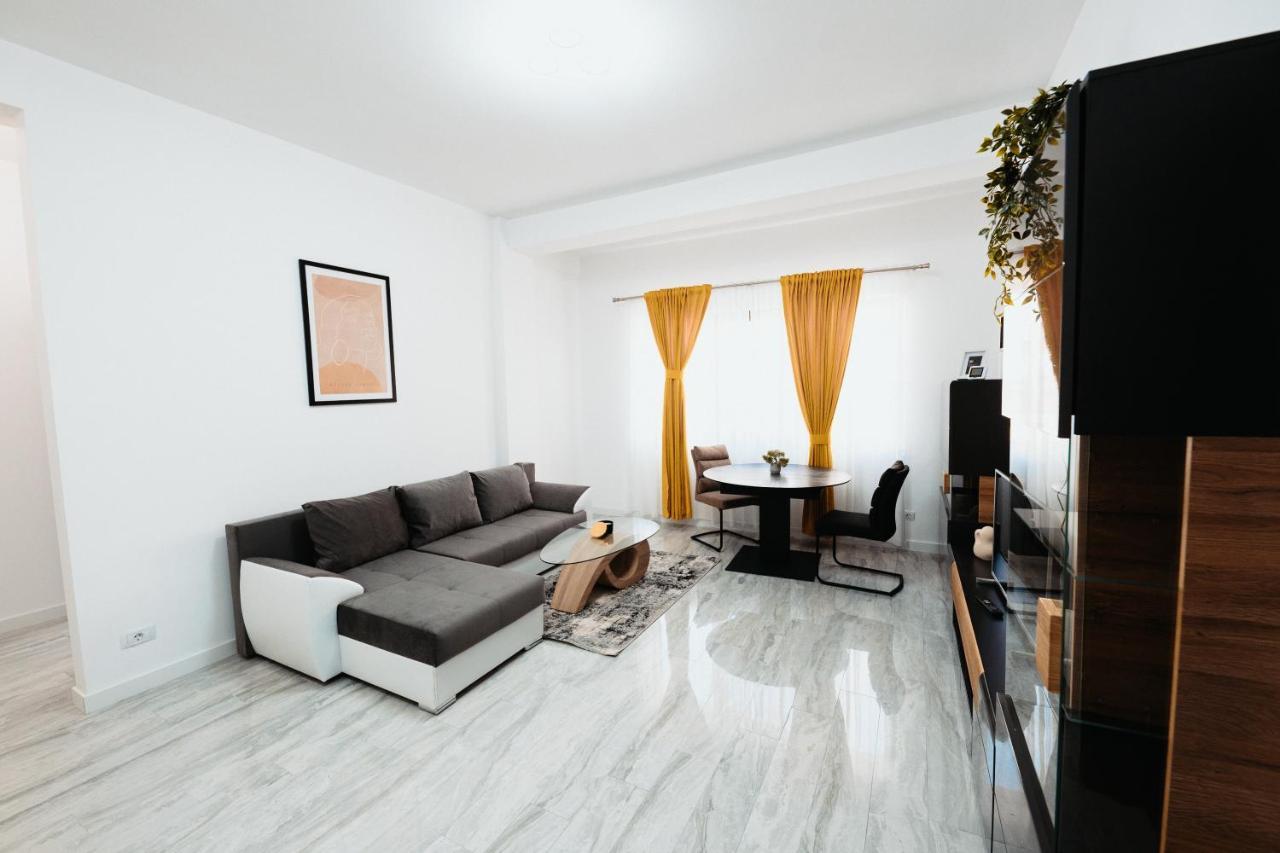 Luxury Cozy Apartments - City Center Suceava Buitenkant foto
