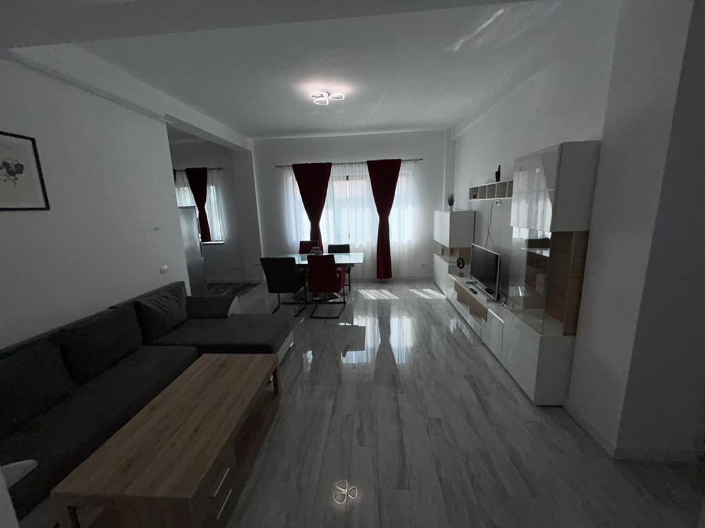 Luxury Cozy Apartments - City Center Suceava Buitenkant foto